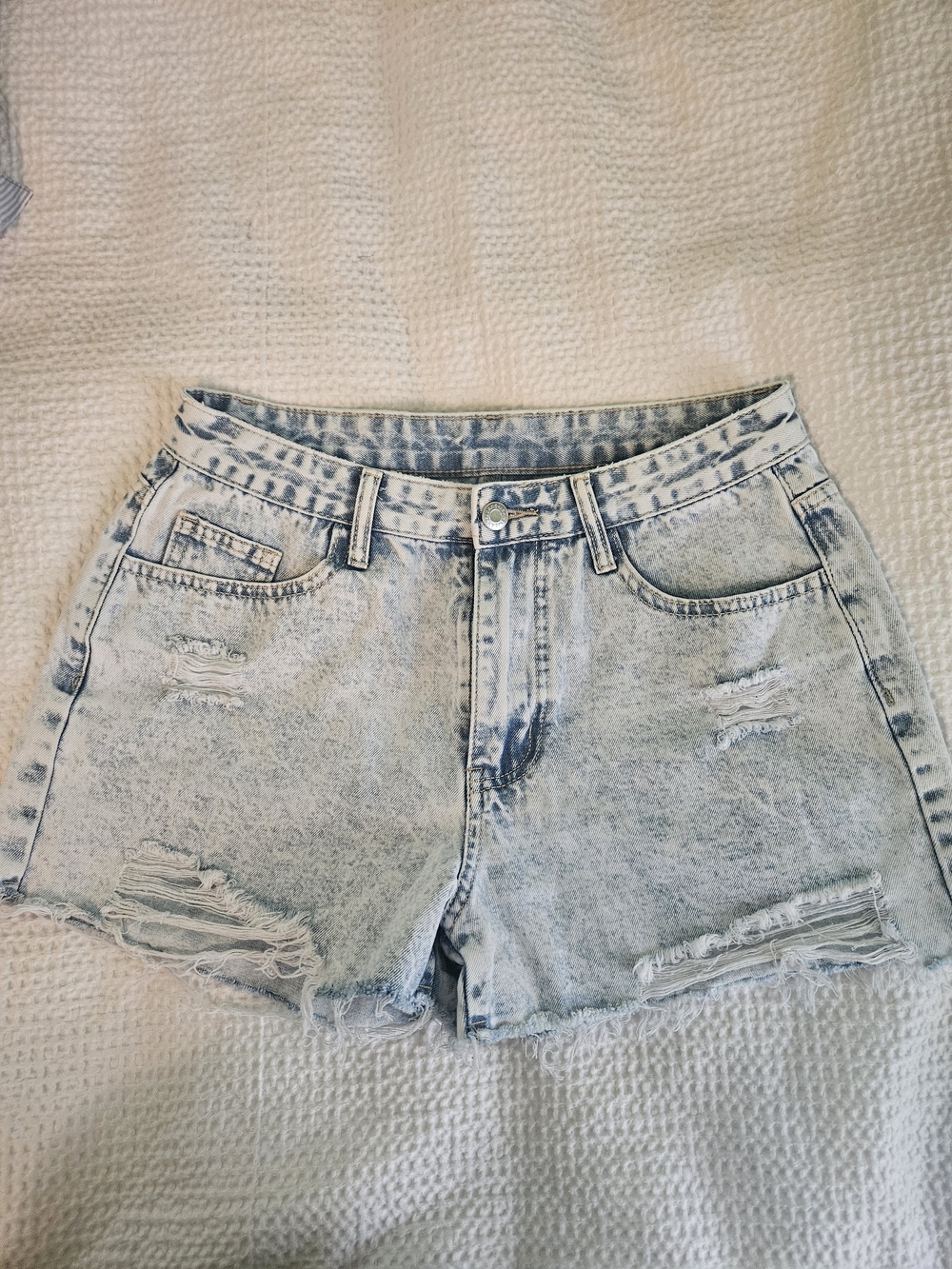 SHEIN Light Acid Wash Distressed Denim Shorts
